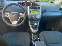 Gebraucht Toyota Verso Life 147 PS (108 kW) 2013 Silber Van / Kleinbus