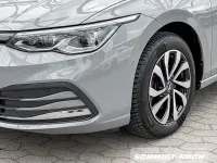 Gebraucht VW Golf VIII Active 150 PS (110 kW) 2022 Mondsteingrau (grau) Limousine
