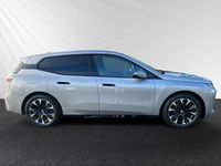 Neu BMW iX M Sport 300 kW (408 PS) 2026 Spacesilber metallic SUV