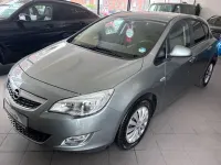 Gebraucht Opel Astra Design Edition 101 PS (74 kW) 2011 Silber Limousine