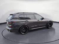 Neu BMW X7 352 PS (258 kW) 2026 Grau SUV