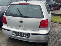 Gebraucht VW Polo Basis 75 PS (55 kW) 2000 Silber Limousine