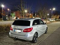 Gebraucht Mercedes B180 109 PS (80 kW) 2012 Silber Van / Kleinbus