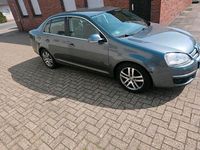 Usado VW Jetta 140 HP (102 kW) 2009 Cinzento Sedan