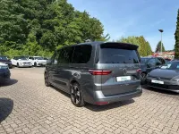 Gebraucht VW Multivan Life 150 PS (110 kW) 2025 Indiumgrau metallic Van / Kleinbus