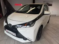 Gebraucht Toyota Aygo X-play 69 PS (50 kW) 2015 Weiß Kleinwagen