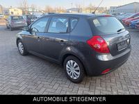 Gebraucht Kia Ceed 109 PS (80 kW) 2009 Grau Kleinwagen