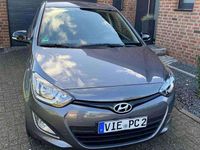 Gebraucht Hyundai i20 Edition 86 PS (63 kW) 2014 Grau Kleinwagen