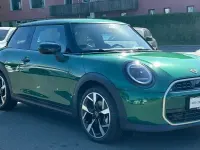 Gebraucht Mini Cooper Favoured 156 PS (114 kW) 2024 Grün Kleinwagen
