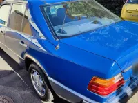 Gebraucht Mercedes E260 160 PS (117 kW) 1990 Blau Limousine