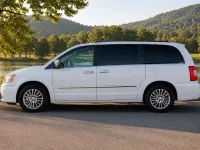 Gebraucht Chrysler Town & Country Limited 288 PS (211 kW) 2014 Weiß Van / Kleinbus