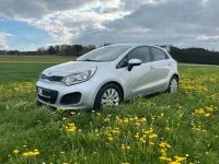 Gebraucht Kia Rio 109 PS (80 kW) 2012 Silber Kleinwagen