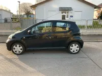 Gebraucht Toyota Aygo 68 PS (50 kW) 2011 Schwarz Kleinwagen