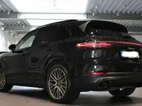 Gebraucht Porsche Cayenne E-Hybrid Platinum Edition 340 PS (250 kW) 2023 Chromitschwarz SUV