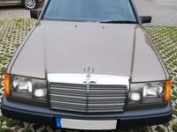 Gebraucht Mercedes E230 132 PS (97 kW) 1987 Gold Limousine