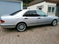 Gebraucht Mercedes E200 136 PS (100 kW) 1996 Silber Limousine