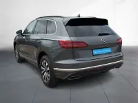 Gebraucht VW Touareg Elegance 286 PS (210 kW) 2023 Siliziumgrau metallic SUV