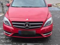 Gebraucht Mercedes B200 156 PS (114 kW) 2012 Rot Van / Kleinbus
