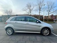Gebraucht Mercedes B180 109 PS (80 kW) 2011 Silber Van / Kleinbus