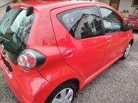 Gebraucht Toyota Aygo 68 PS (50 kW) 2010 Rot Kleinwagen