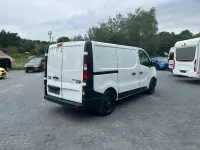 Gebraucht Renault Trafic Komfort 95 PS (69 kW) 2017 Weiß Van / Kleinbus