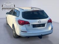 Gebraucht Opel Astra Design Edition 165 PS (121 kW) 2011 Schneeweiss/summitwhite/arctic Kombi