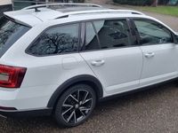 gebraucht Skoda Octavia Scout DSG6 4x4