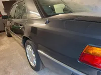 Używany Mercedes E230 136 KM (100 kW) 1992 Czarny Sedan/Limuzyna