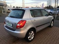 Gebraucht Skoda Fabia Style 60 PS (44 kW) 2009 Silber metallic Kleinwagen