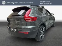 Neu Volvo XC40 Plus 163 PS (119 kW) 2026 Grün SUV
