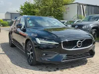 Gebraucht Volvo V60 Momentum 197 PS (144 kW) 2021 Schwarz Kombi