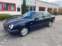Gebraucht Mercedes E220 Elegance 95 PS (69 kW) 1997 Blau Limousine