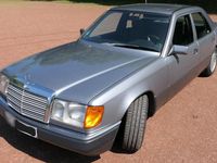 Second-hand Mercedes E300 220 CP (161 kW) 1990 Gri Berlinǎ