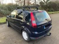 Second-hand Ford Fiesta 69 CP (50 kW) 2005 Albastru Hatchback