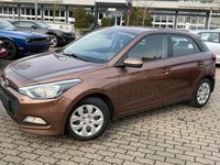 Gebraucht Hyundai i20 Trend 84 PS (61 kW) 2015 Braun Kleinwagen