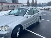 Gebraucht Mercedes 220 2004 Silber Limousine