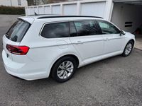 Gebraucht VW Passat 150 PS (110 kW) 2022 Weiß Kombi