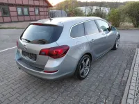 Używany Opel Astra Innovation 140 KM (102 kW) 2011 Srebrny Kombi