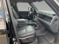 Gebraucht Land Rover Defender SE Dynamic 252 PS (185 kW) 2023 Santorini black SUV