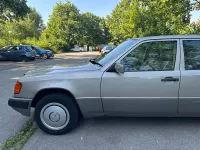 Gebraucht Mercedes E230 132 PS (97 kW) 1989 Silber Limousine