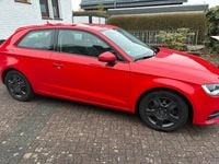 Gebraucht Audi A3 Attraction 110 PS (80 kW) 2015 Rot Limousine