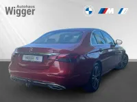 Gebraucht Mercedes E400 Avantgarde 330 PS (242 kW) 2023 Hyazinthrot metallic Limousine