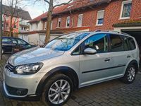 Second-hand VW Touran 177 CP (130 kW) 2015 Argintiu Monovolum