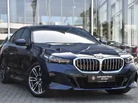 Gebraucht BMW 520 M Sport 197 PS (144 kW) 2024 Tansanitblau Limousine