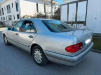 Second-hand Mercedes E230 150 CP (110 kW) 1995 Argintiu Berlinǎ