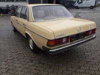 Gebraucht Mercedes 240 72 PS (52 kW) 1981 Gelb Limousine
