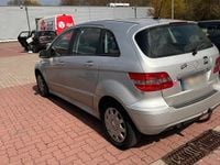 Gebraucht Mercedes B180 109 PS (80 kW) 2009 Silber Van / Kleinbus