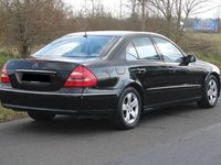 Gebraucht Mercedes E240 Avantgarde 177 PS (130 kW) 2005 Schwarz Limousine