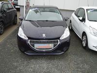 Gebraucht Peugeot 208 Active 92 PS (67 kW) 2014 Blau metallic Kleinwagen