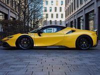 Nouă Ferrari SF90 999 CP (734 kW) 2026 Galben Cabrio